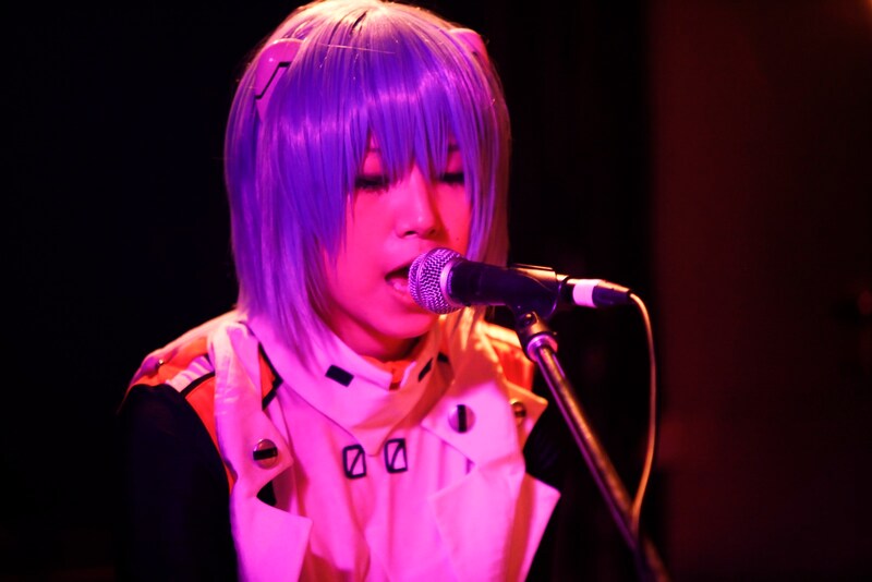 綾波レイに扮したユコ・カティ。