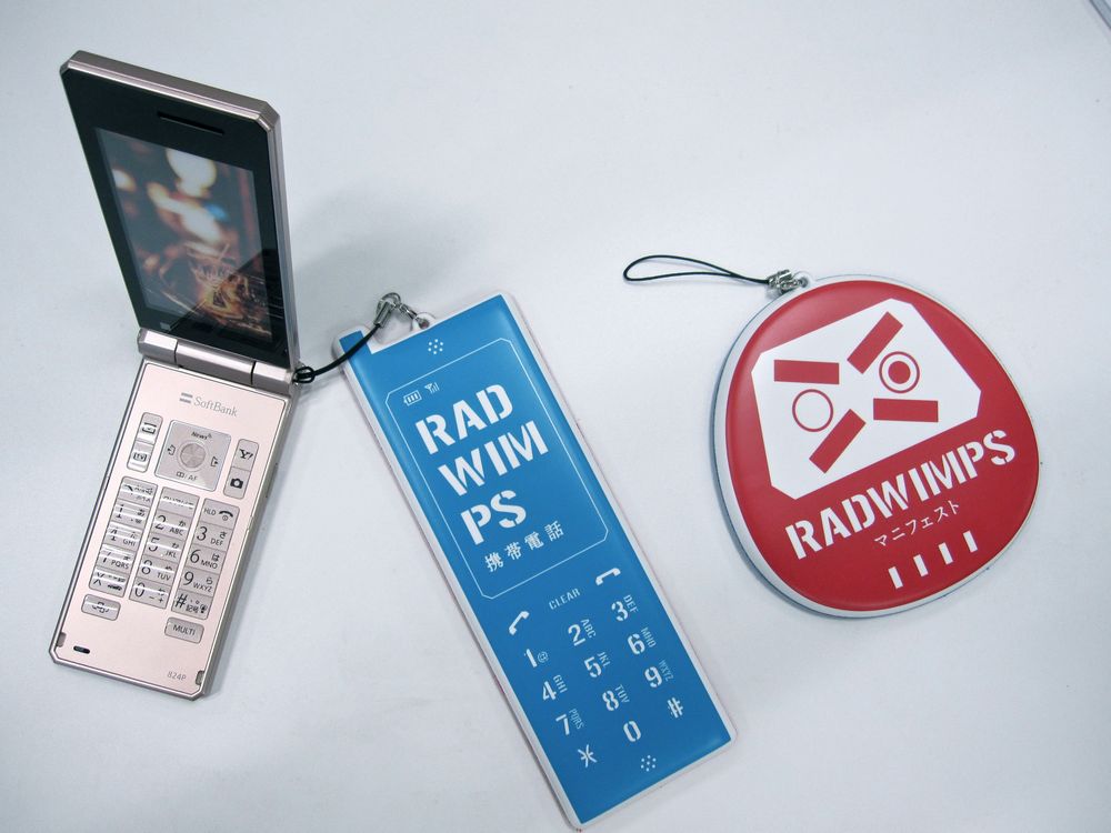 写真は「ケータイよりデカいケータイクリーナー」2種。