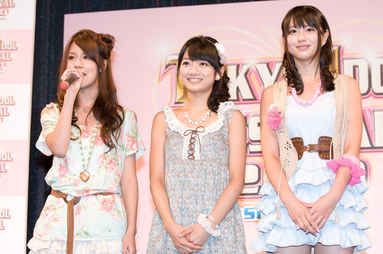 アイドリング!!!。写真左から3号遠藤舞、11号森田涼花、20号大川藍。