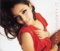 加治マヤの写真が印象的なアルバム「PARADISE」のジャケット。