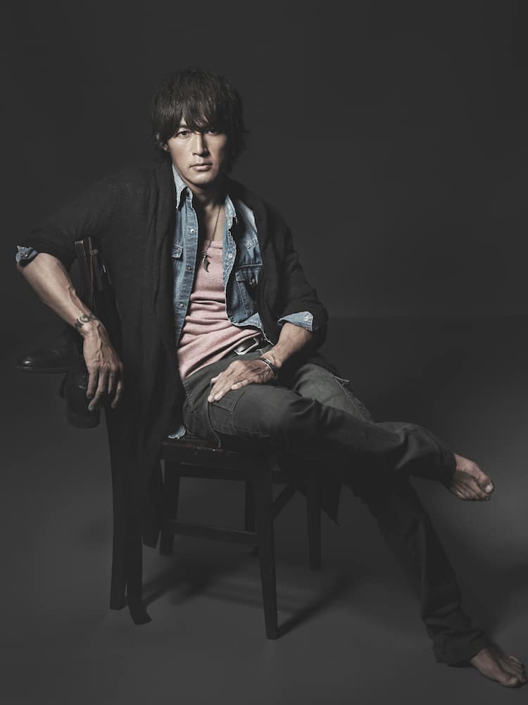 稲葉浩志 ソロアルバム初回盤は過去のpv満載dvd付き 音楽ナタリー