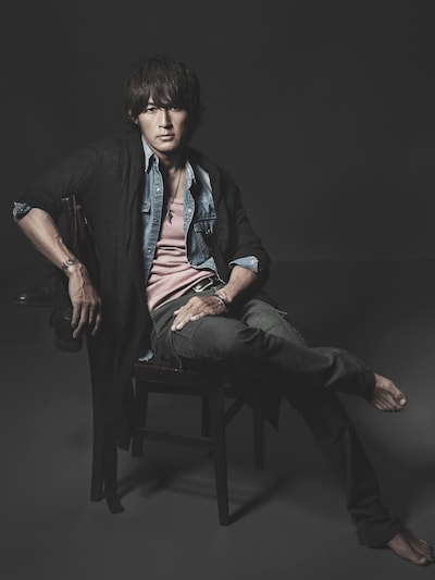 稲葉浩志はアルバムリリース直後の8月21日から、全国12会場で20公演を実施するアリーナツアー「Koshi Inaba LIVE 2010～en II～」をスタート。