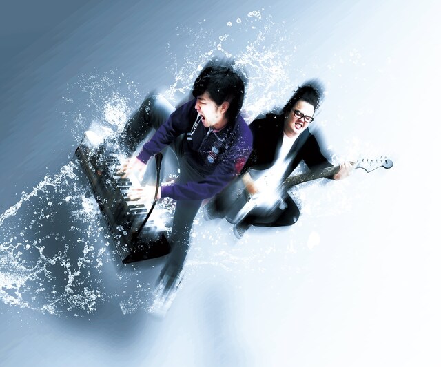 Paraele Stripes。写真左からMARS（Vo,B,Programming）、松下敦成（G,Cho）。