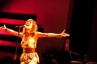 イベントのトリを務め、熱いパフォーマンスで会場を盛り上げたMAY'S。