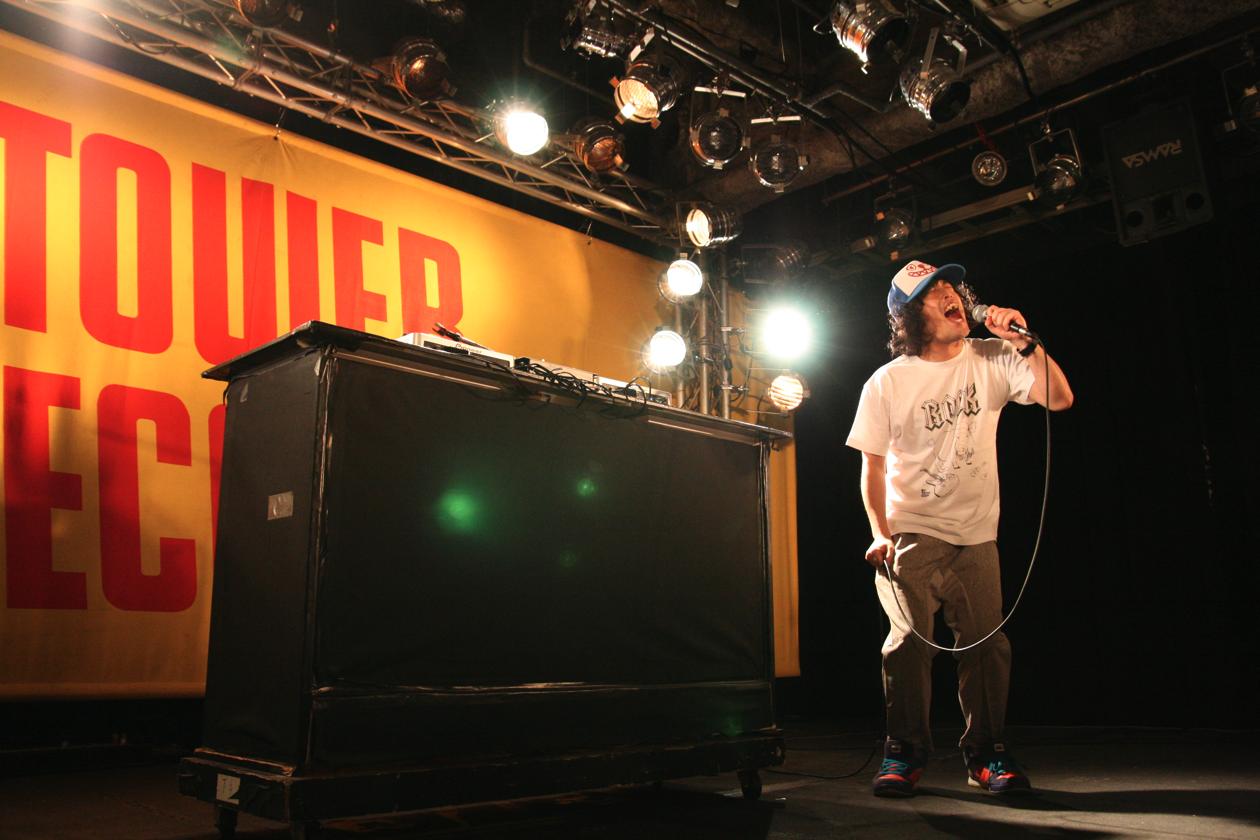 DJやついいちろう