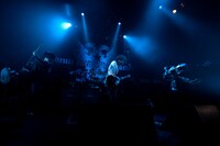 オーディエンスの熱狂を目の当たりにした菅原は「この前までホールツアーやってたから、ライブハウスは楽しいね」と語った。（Photo by 森リョータ）