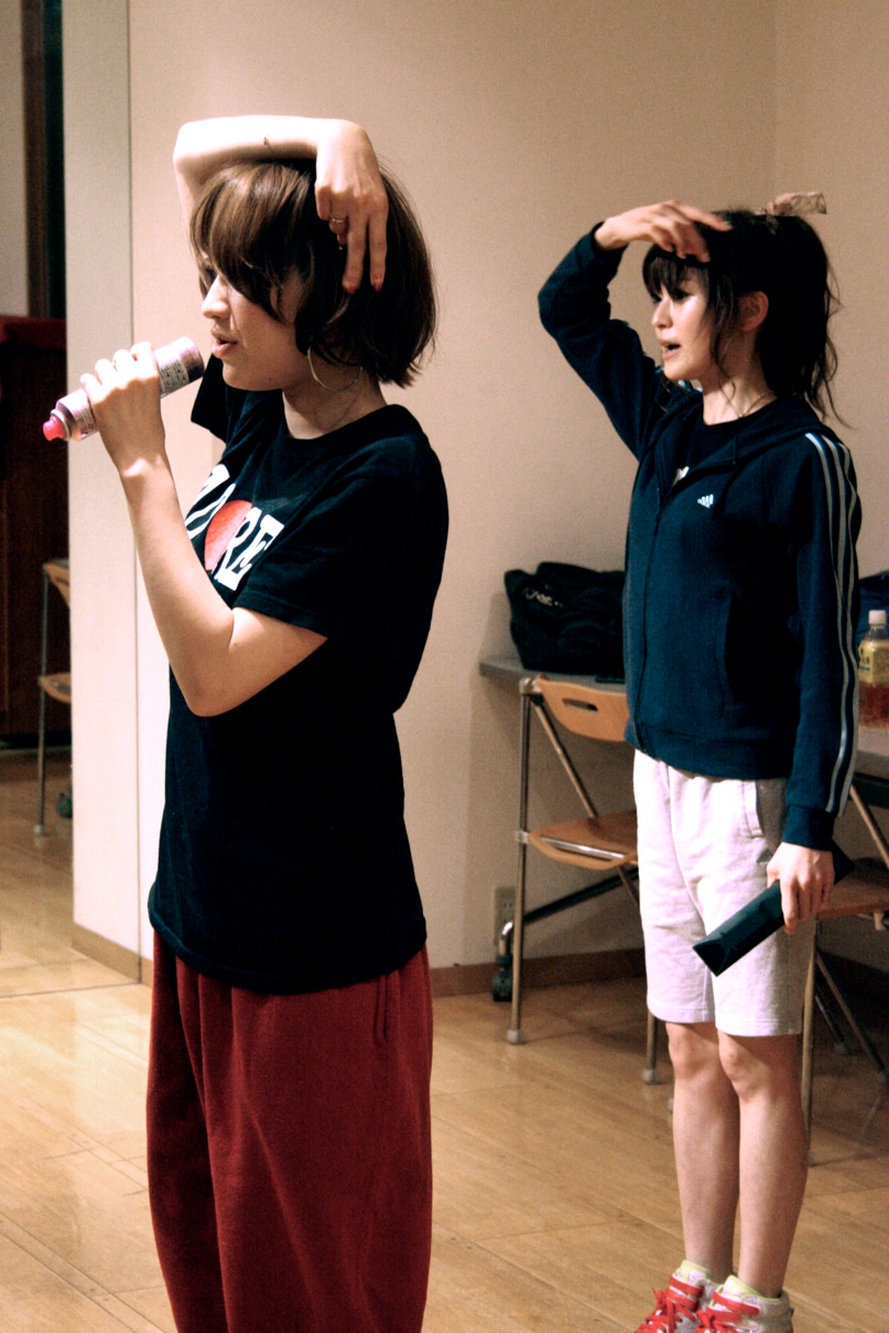 写真左からあやな、なるみ。