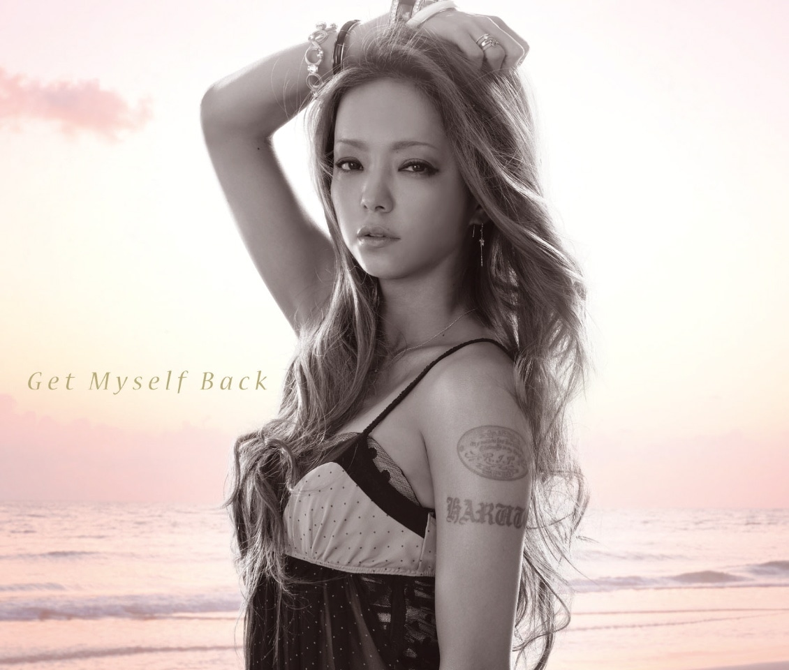 安室奈美恵は同日7月30日（金）深夜の日本テレビ系「ハッピーMusic」にも出演する（写真は「Break It / Get Myself Back」CD＋DVD盤裏ジャケット）。