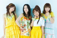 スフィアのメンバー豊崎愛生（写真右端）は「おとめ妖怪ざくろ」に声優としても参加。