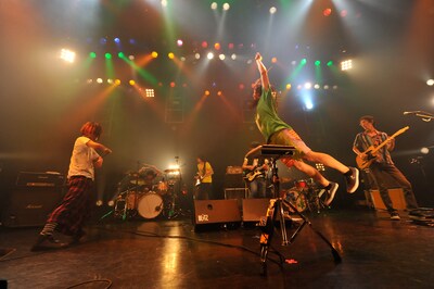 HiGEは7月14日にニューアルバム「サンシャイン」をリリース。秋からはアルバムのレコ発ツアーを21都市で行う。