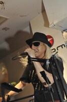 オーディエンスを熱狂させたDJ KOO。