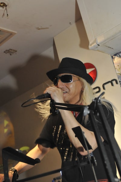 オーディエンスを熱狂させたDJ KOO。