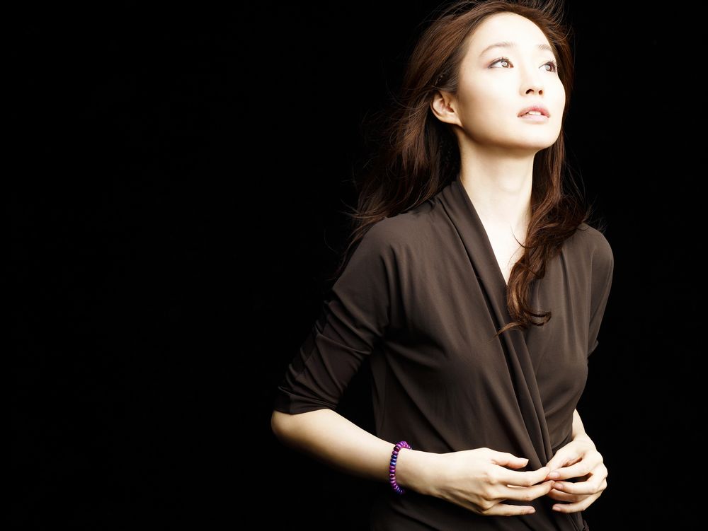 安藤裕子のオフィシャルサイトのトップページでは、新作「JAPANESE POP」の楽曲試聴を実施。「歩く」「問うてる」「私は雨の日の夕暮れみたいだ」「Paxmaveiti ラフマベティ-君が僕にくれたもの-」の4曲を聴くことができる。