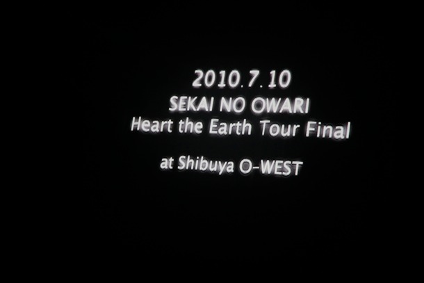 開演直前のスクリーン。