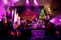 夏は今週末開催の「JOIN ALIVE」をはじめ、韓国の「INCHEON PENTAPORT ROCK FESTIVAL 2010」、苗場で行われる「FUJI ROCK FESTIVAL '10」など各地のフェスを席巻するEGO-WRAPPIN'（写真は昨日のライブの模様）。