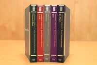 写真は発売中の音楽全集「commmons : schola」のDVDシリーズ。今後も続々とリリース予定。