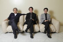 「"commmons：schola"『音楽の学校』夏期特別講座 京都造形芸術大学 提携公演」で講師を務める坂本龍一、小沼純一、浅田彰の3人。