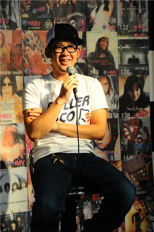 「ずーっとこすってました」「1人暮らしだと人目を気にしないでこすれる」というFUMIYAの言葉に、会場からはクスクス笑いが起こる場面も。