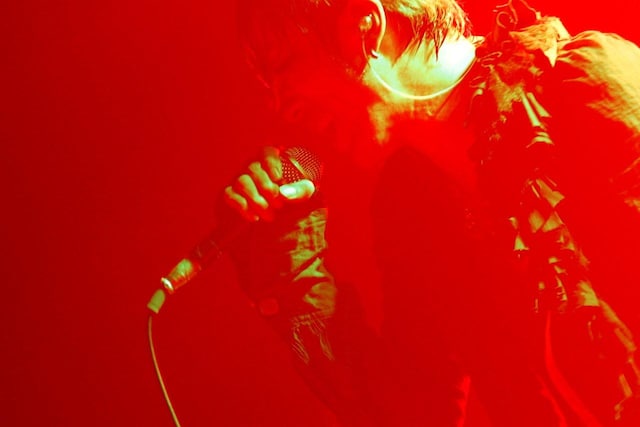 7月10日に新木場STUDIO COASTでワンマンライブを開催したacid android。当日は異例のアンコールにも応えたほか、最後はフロアにダイブするなどこれまでとはひと味異なるパフォーマンスでファンを魅了した（撮影：三島タカユキ、石井アキ）。