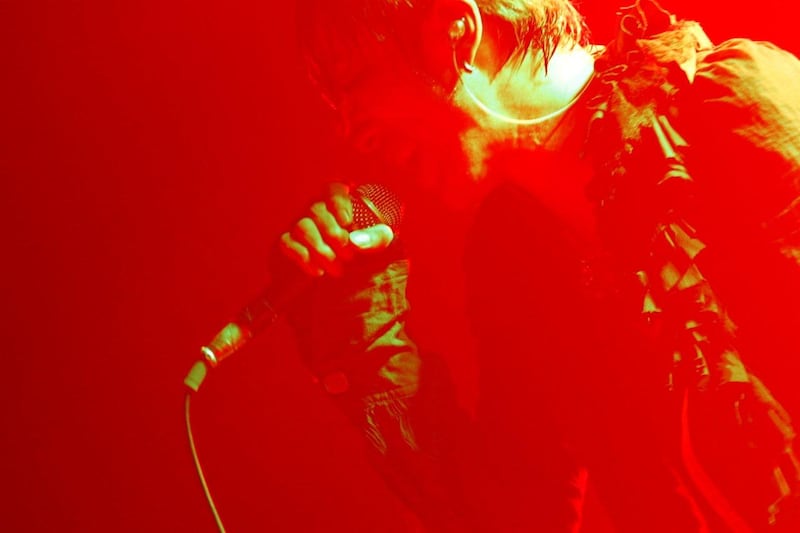 7月10日に新木場STUDIO COASTでワンマンライブを開催したacid android。当日は異例のアンコールにも応えたほか、最後はフロアにダイブするなどこれまでとはひと味異なるパフォーマンスでファンを魅了した（撮影：三島タカユキ、石井アキ）。