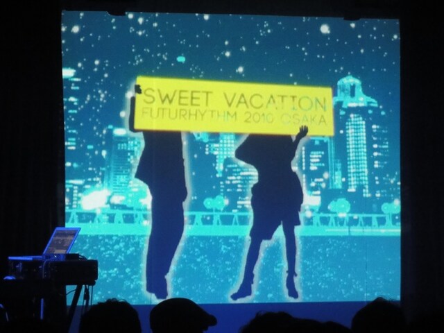 KEIICHI MATSUDAによるスタイリッシュな映像と新曲「Futurhythm」がシンクロしたライブオープニング。