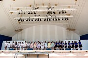 イベント冒頭のトークコーナー。松井玲奈は「ごめんね、SUMMER」のビデオクリップ撮影時の裏話を「（向田）茉夏がワカメが苦手なんで、海に入るシーンを嫌がってました（笑）」と暴露した。