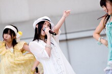 向田茉夏（写真左）、松井珠理奈（写真中央）、木崎ゆりあ（写真右）