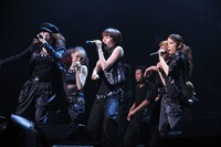 パワフルなライブで観客を「たっぴらかす」SPEED。