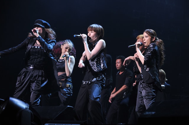 パワフルなライブで観客を「たっぴらかす」SPEED。