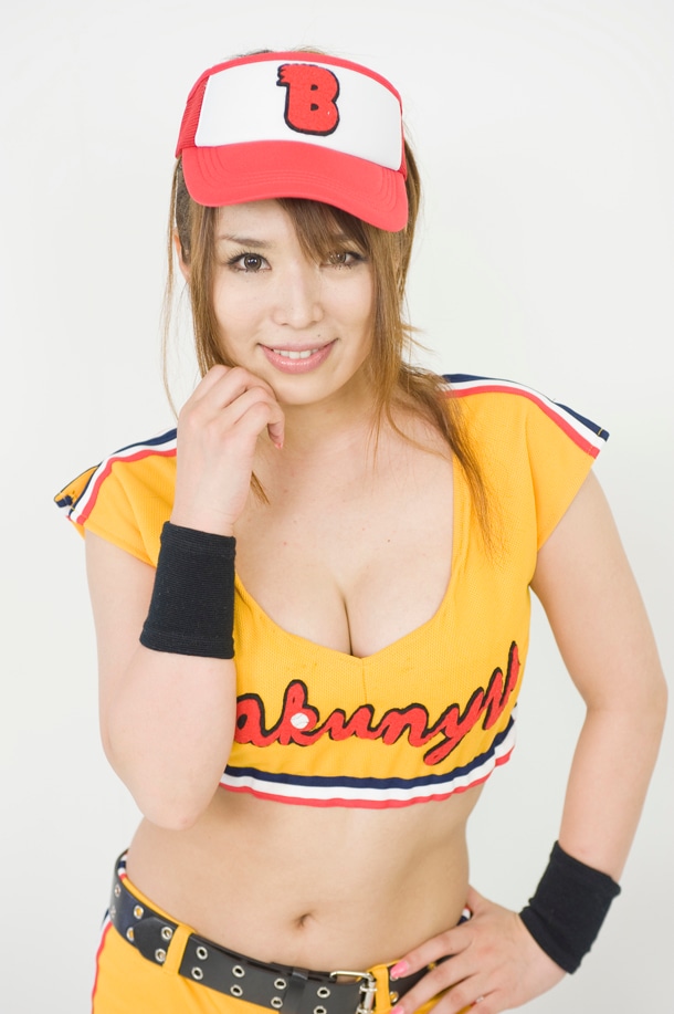 爆乳甲子園ファースト北條まみ。背番号3。