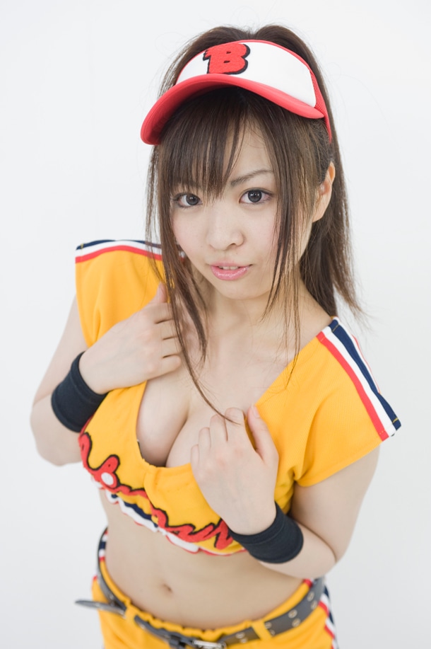 爆乳甲子園ライト黒田万結花。背番号9。