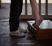 「Stand Up For Love」ジャケット写真。