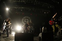 ライブ三昧だった昨年と相反するように、今年はリリースが続くTHE BACK HORN。「GG10」でも披露された新曲「閉ざされた世界」は8月4日に発売。