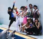 イルカと記念撮影。