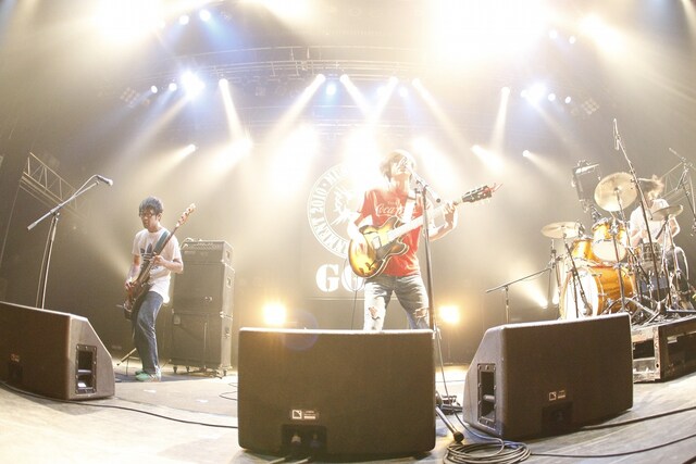 後藤が最後の1曲を忘れて去ろうとするちょっとしたハプニングもありつつ、勢いあふれるパフォーマンスで鮮烈なインパクトをオーディエンスに残したandymori。