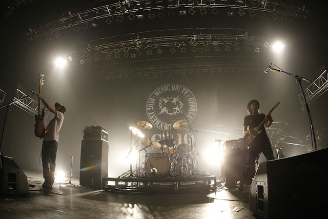 オオキはMCで友人でもあるジョージへの感謝を述べ、「（これからも）自分達の音楽を信じて、スタッフを信じて、皆さんを信じてこれからもやっていきたい」と語った。