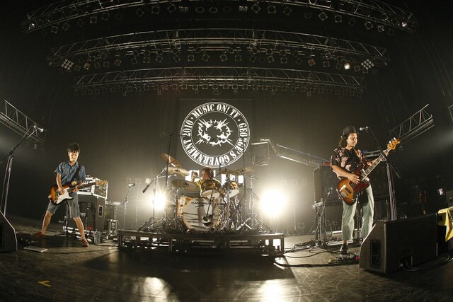 今年の夏は、各地のフェスを席巻した後、主催フェス「800だョ全員集合!!」を地元沖縄で開催するMONGOL800。