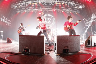 ライブ終了後、ジョージに「I LOVE OKAMOTO'S」とラブコールを贈られたOKAMOTO'S。ちなみに清作も「OKAMOTO'Sよかったな」と絶賛していた。