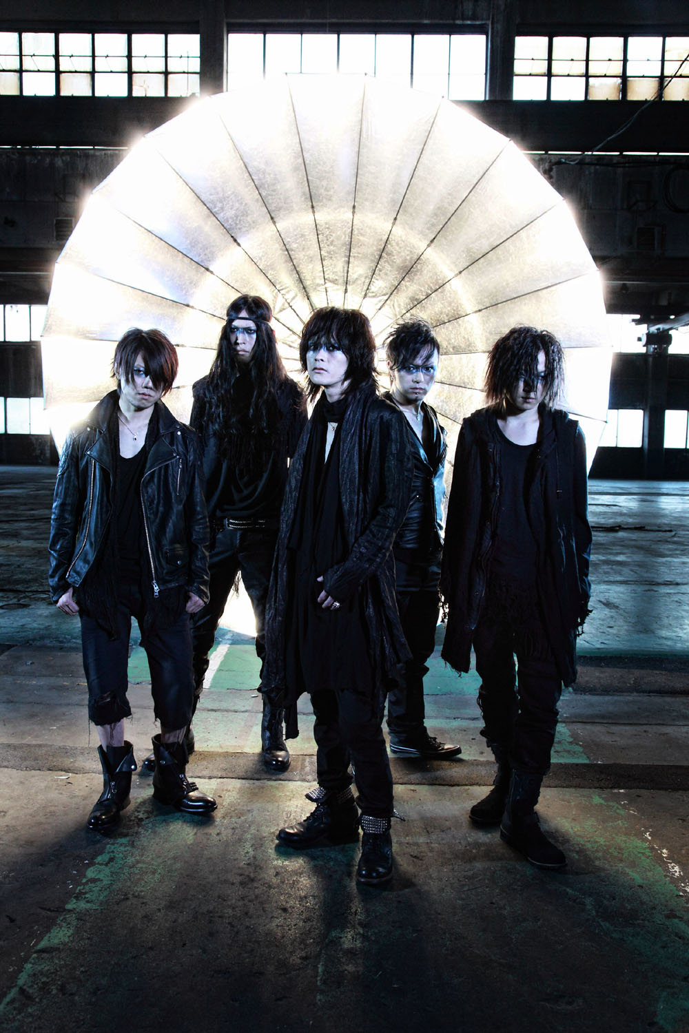 MERRYのオフィシャルサイトでは、8月リリースの新曲「The Cry Against...」「モノクローム」のビデオクリップを配信中。未見の人はチェックしておこう。
