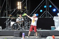 Aqua Timezの大志（Vo・写真中央）