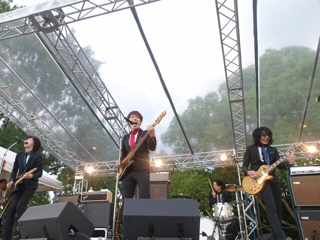 THE BAWDIES