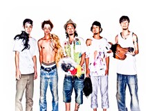 ORANGE RANGE最新アーティスト写真。シングル収録楽曲の「Five Mic」はオリオンビール「Special X」テレビCMに起用されており、オリオンビールオフィシャルサイトで視聴可能。