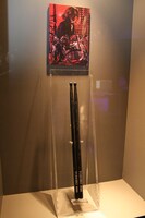 YOSHIKIのドラムスティックなど、ファンにはたまらない貴重アイテムが多数披露された。