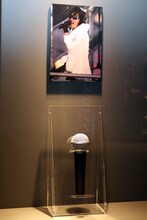 試打会会場に展示されていた、TOSHIが実際にライブで使用したマイク。