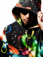 DJクルー「KUROFUNE」のメンバーとして参加するDJ DIRTYKRATES a.k.a. ZEEBRA。