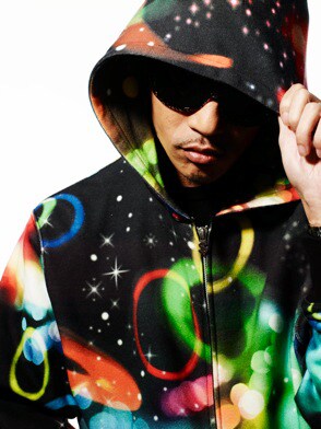 DJクルー「KUROFUNE」のメンバーとして参加するDJ DIRTYKRATES a.k.a. ZEEBRA。