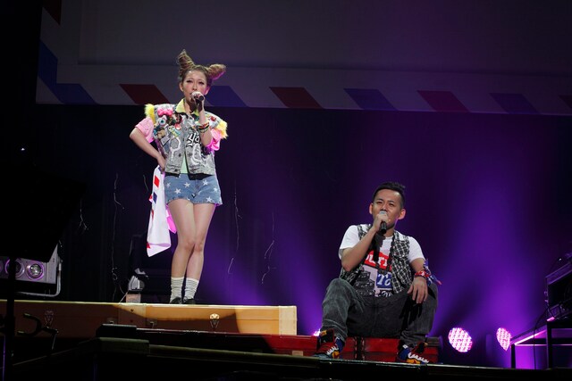 新時代を牽引する加藤ミリヤ（写真左）と清水翔太（右）の個性的なファッションも見どころとなった。