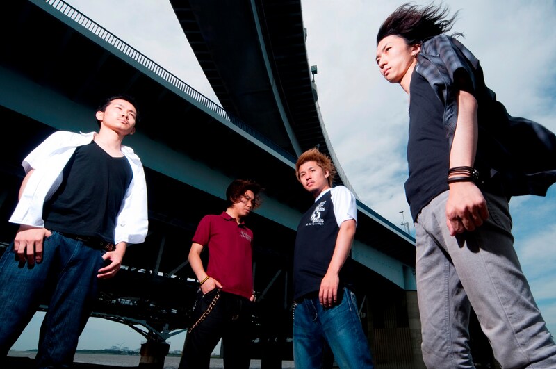 レコ発ツアーの物販スペースでは「The Symphony」ショートバージョンの着うたを無料ダウンロードできる。