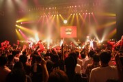 写真は7月30日のライブの様子。