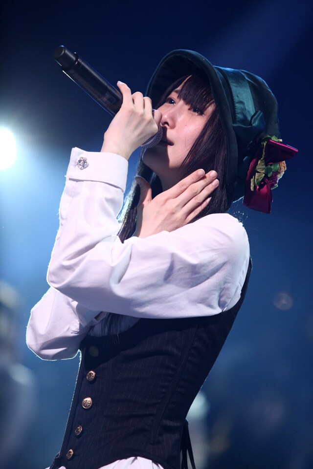 「枯葉のステーション」がSKE48初のリクエストアワーで1位を獲得した松井玲奈。彼女は「SKE48としての初めての楽曲人気投票。どんな結果になるかわからず、ドキドキだったのですが、なんと！『枯葉のステーション』がランクインし、さらに1位になることができ、本当にびっくりしましたし、うれしい気持ちでいっぱいです。これからもこの曲が誰からも好きと言っていただけるように、大切に歌わせていただきたいと思います」と、喜びのコメントを寄せている。 (c)SKE48